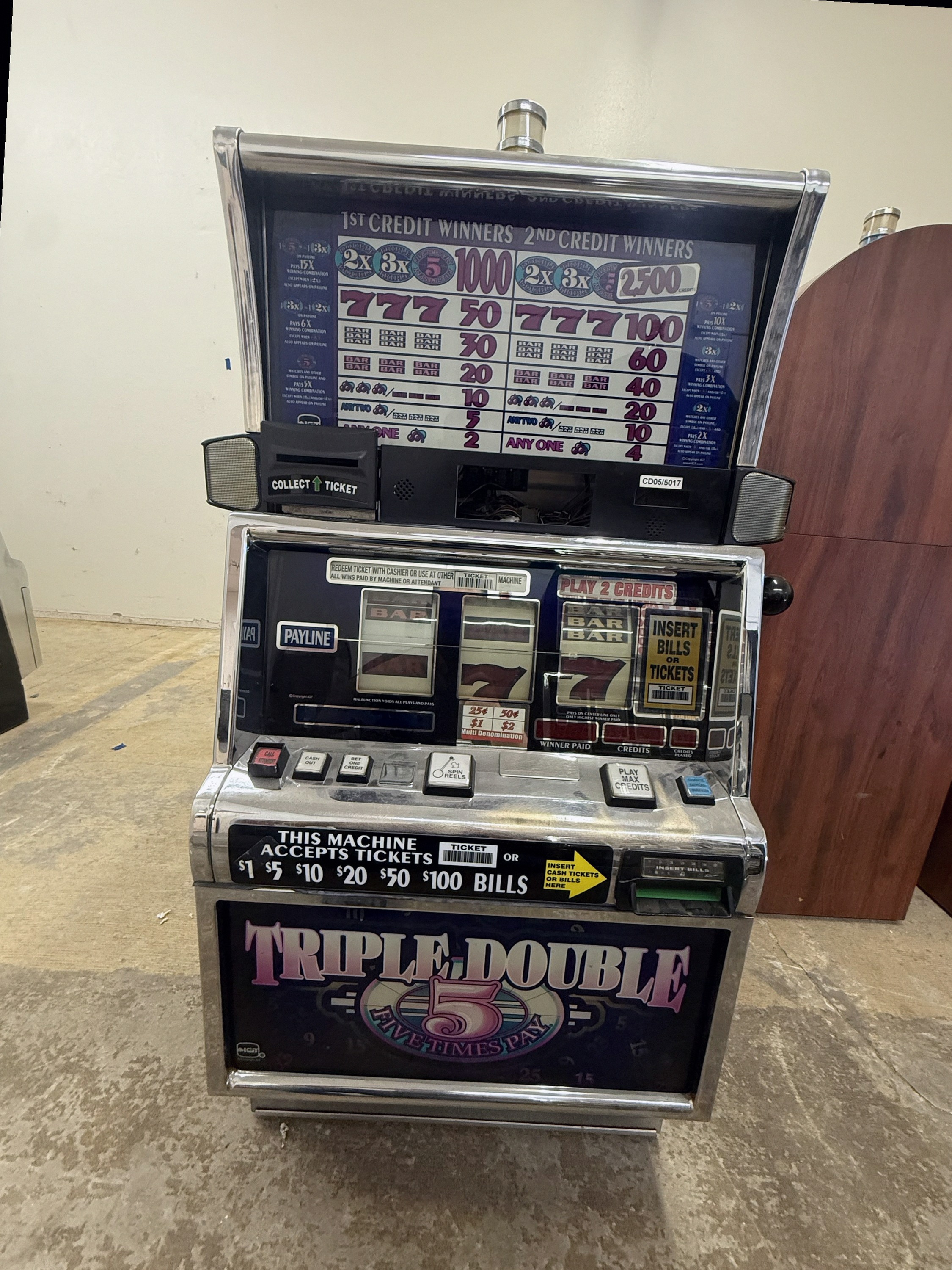 IGT S2000 Triple Double 5 Times Pay Spinner